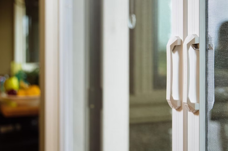 How Manual Retractable Screen Doors in Solana Beach Help Balance Comfort and Convenience