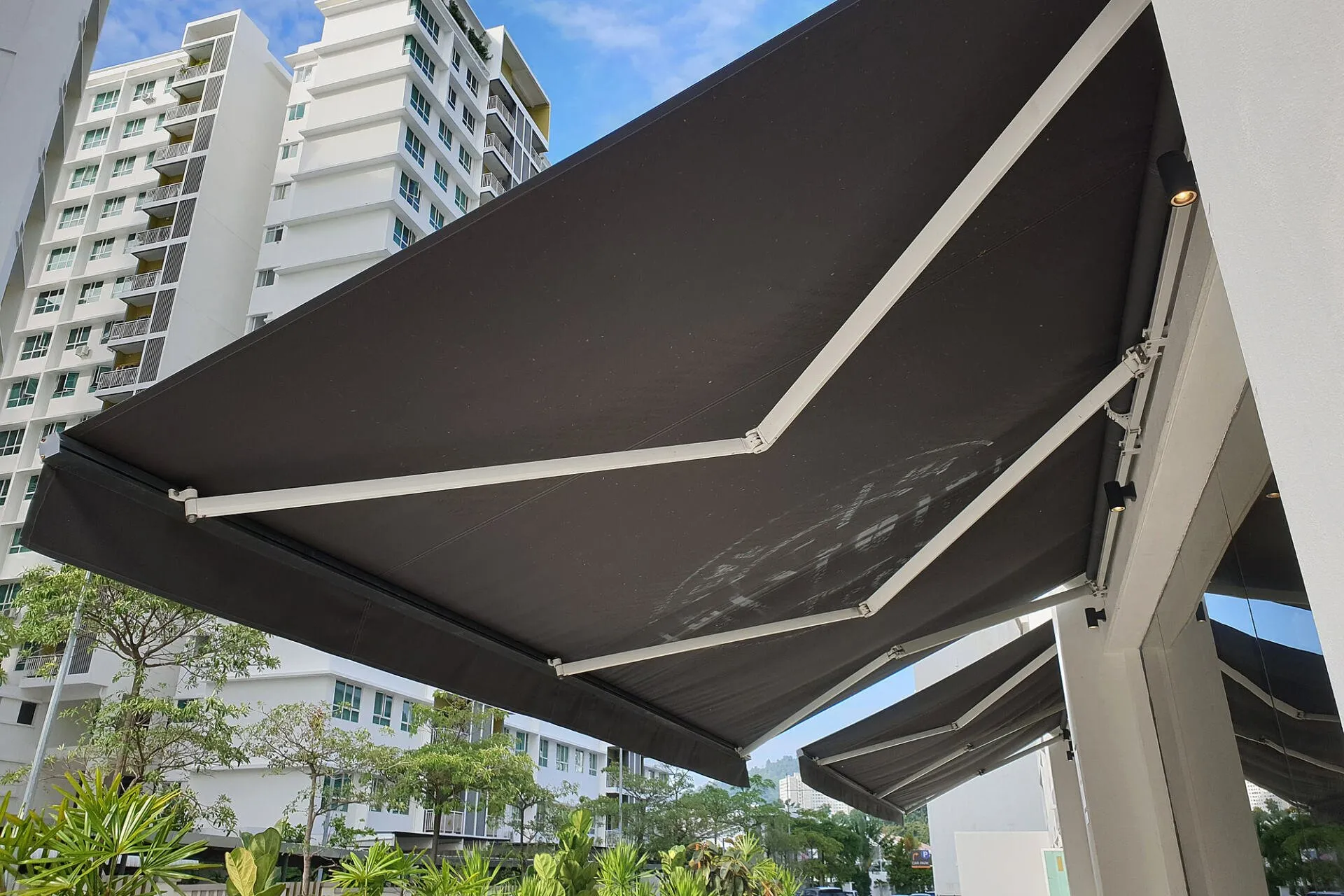 Retractable Awnings in Vista: A Smart Way to Improve Comfort and Energy Efficiency