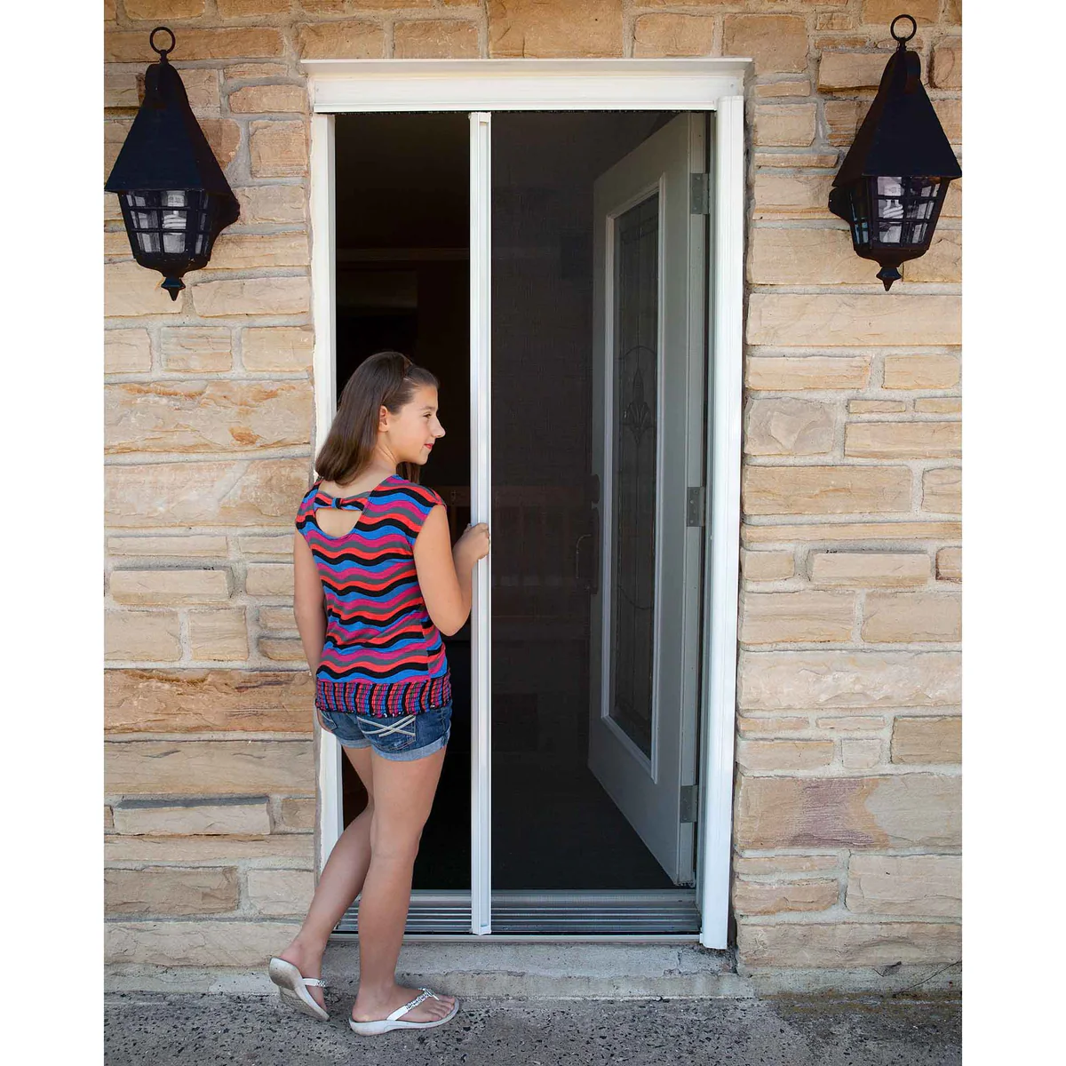 When to Consider Retractable Screen Door Replacement in Solana Beach