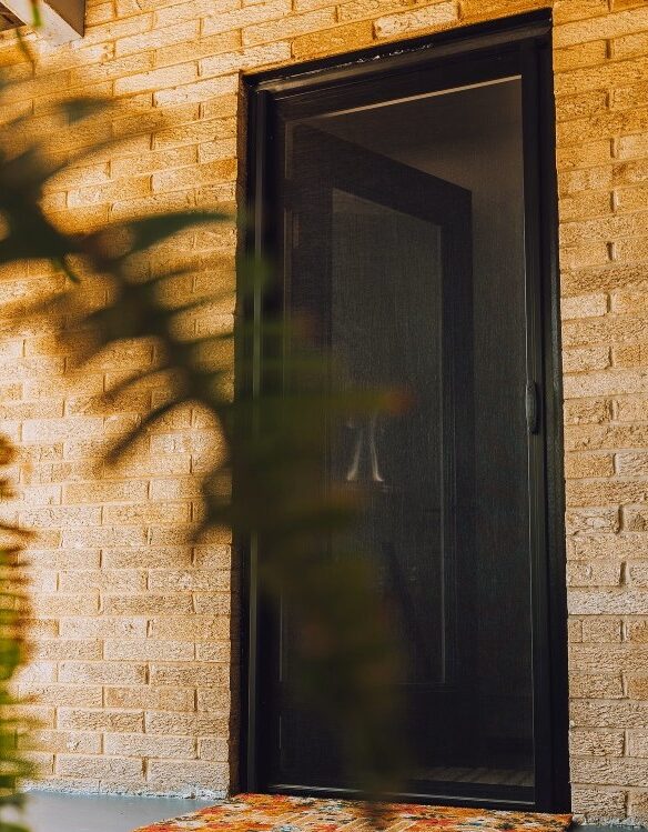 Choosing a Local Retractable Screen Door Company in Oceanside for Better Outdoor Living