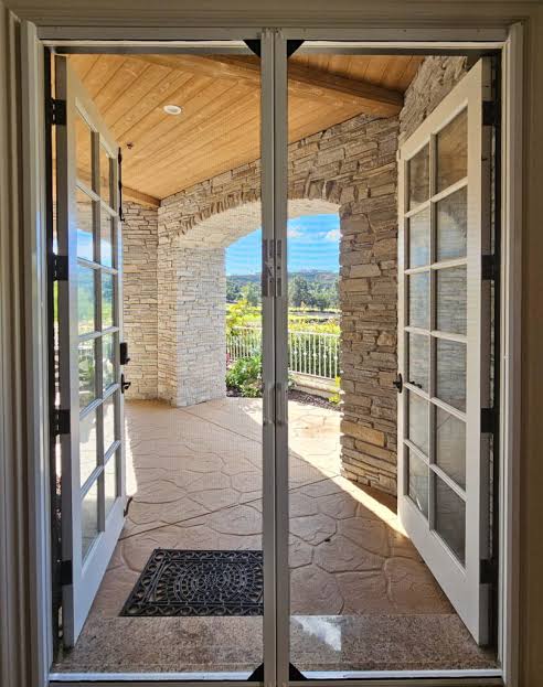 Mobile Screen Door Service in Lakeside: Convenient Solutions for Your Home