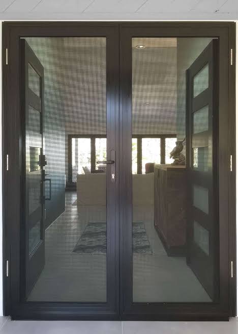 Why More Homeowners Are Choosing Security Retractable Screen Doors in Rancho Santa Fe