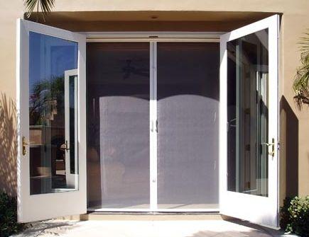 When It’s Time for Retractable Screen Door Replacement in Rancho Peñasquitos